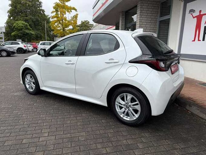 Toyota Yaris 1.5 Comfort - Navi, SHZ, LED, Kam. ... sehr gepflegt !