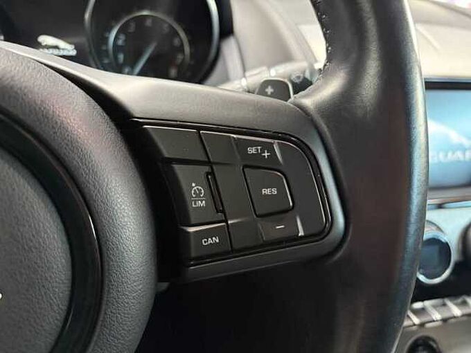 Jaguar F-Type Coupe Automatik - Pano, Navi, PDC, Bi-Xenon