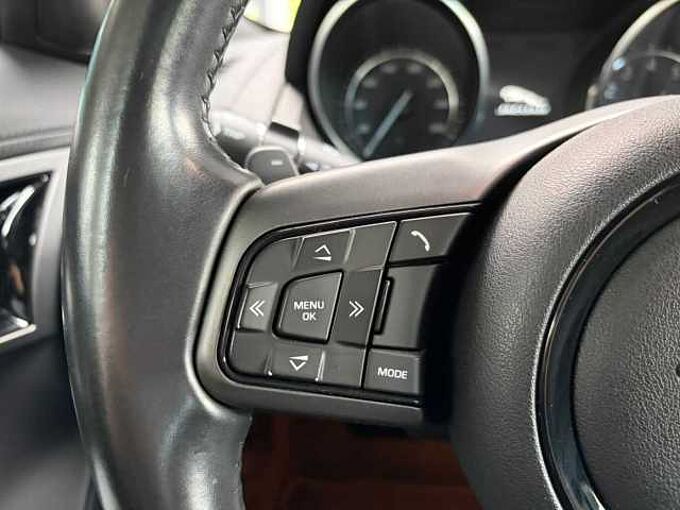 Jaguar F-Type Coupe Automatik - Pano, Navi, PDC, Bi-Xenon