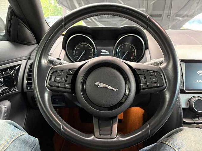 Jaguar F-Type Coupe Automatik - Pano, Navi, PDC, Bi-Xenon