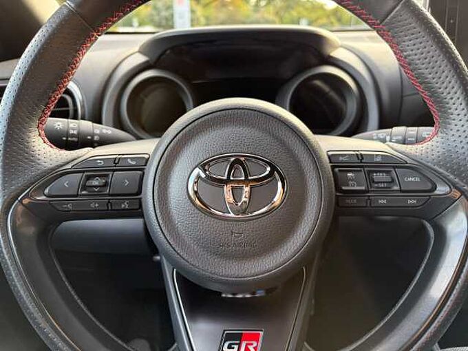 Toyota Yaris 1.5 Hybrid GR Sport - Navi., LED, HuD, SZ, ...