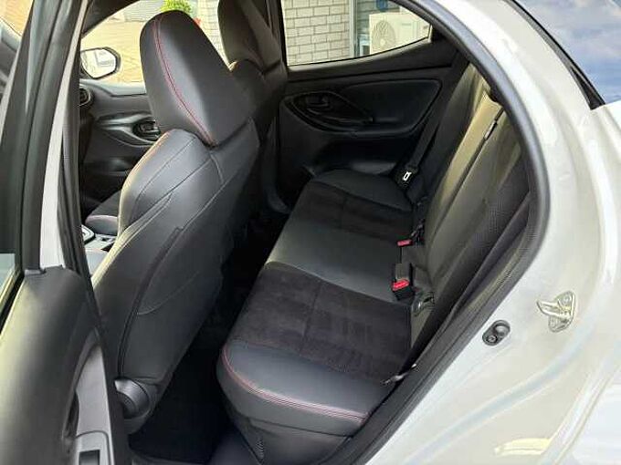 Toyota Yaris 1.5 Hybrid GR Sport - Navi., LED, HuD, SZ, ...