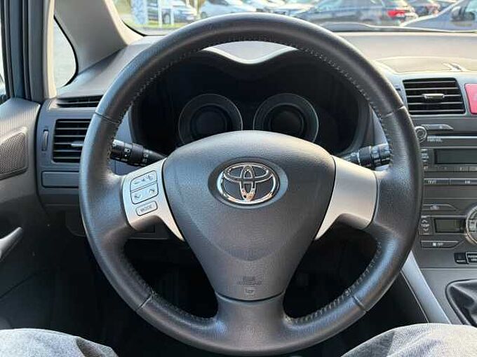 Toyota Auris 1.4 Benzin - 1. Hand (!), Inspektion & T&Uuml;V neu