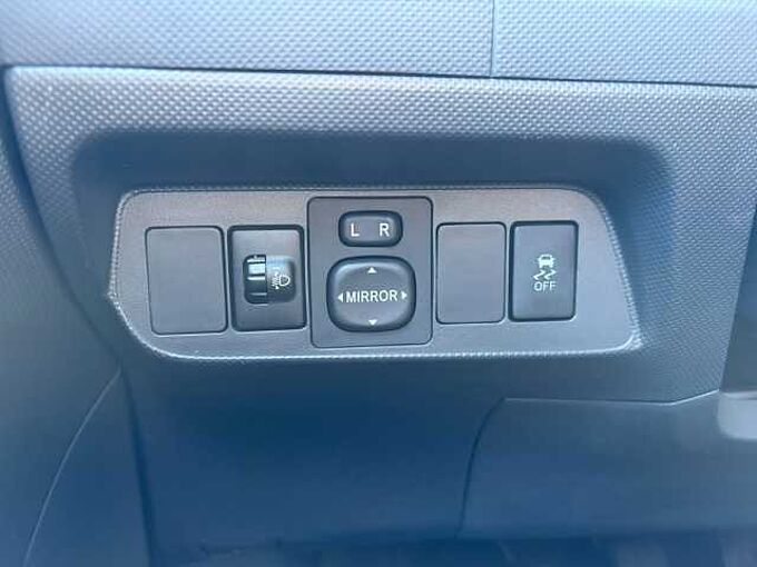 Toyota Auris 1.4 Benzin - 1. Hand (!), Inspektion & T&Uuml;V neu