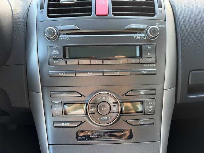 Toyota Auris 1.4 Benzin - 1. Hand (!), Inspektion & T&Uuml;V neu