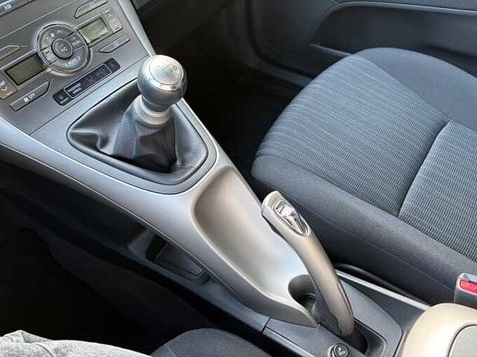 Toyota Auris 1.4 Benzin - 1. Hand (!), Inspektion & T&Uuml;V neu