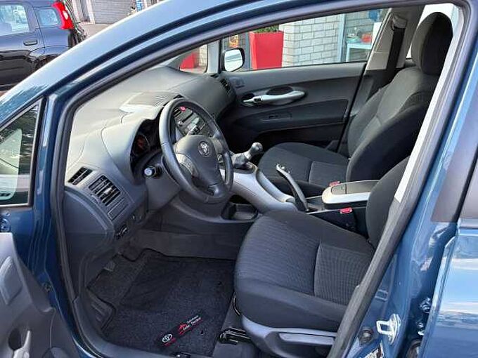 Toyota Auris 1.4 Benzin - 1. Hand (!), Inspektion & T&Uuml;V neu