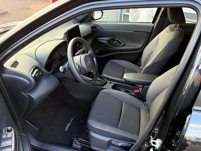 Toyota Yaris Cross ' Teamplayer ' 1.5 Hybrid - Navi, LED, SZ, LH, Alu