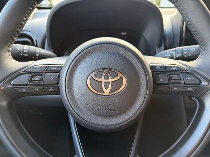 Toyota Yaris Cross ' Teamplayer ' 1.5 Hybrid - Navi, LED, SZ, LH, Alu