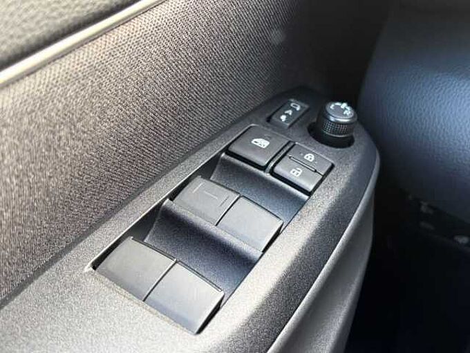 Toyota Yaris Cross ' Teamplayer ' 1.5 Hybrid - Navi, LED, SZ, LH, Alu