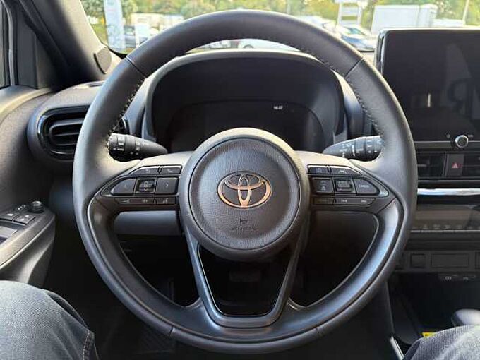 Toyota Yaris Cross ' Teamplayer ' 1.5 Hybrid - Navi, LED, SZ, LH, Alu