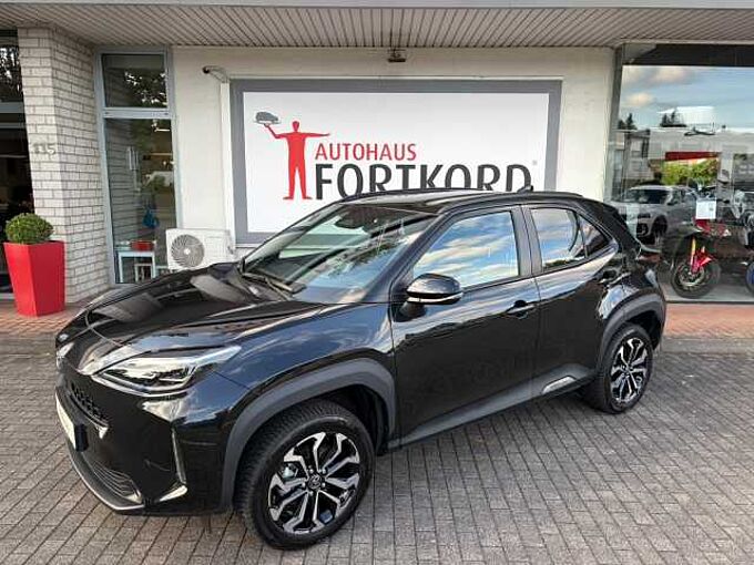 Toyota Yaris Cross ' Teamplayer ' 1.5 Hybrid - Navi, LED, SZ, LH, Alu