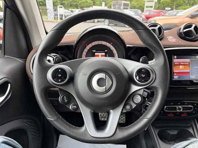Smart ForTwo PERFECT - Pano., Navi, SHZ, Kam. ...