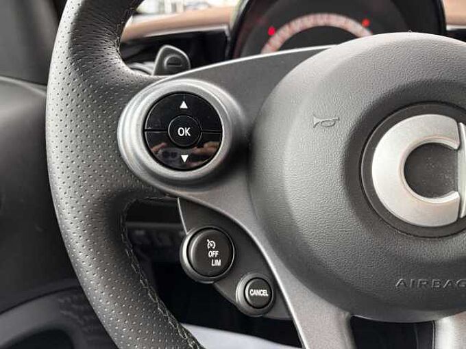 Smart ForTwo PERFECT - Pano., Navi, SHZ, Kam. ...