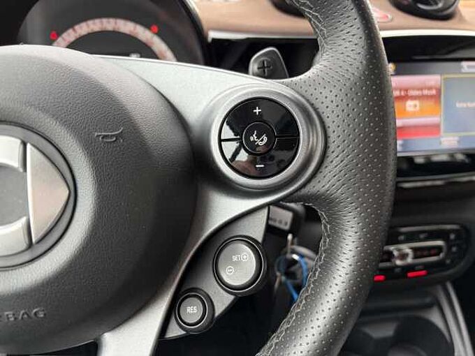 Smart ForTwo PERFECT - Pano., Navi, SHZ, Kam. ...