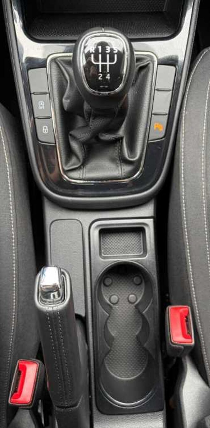 SKODA Fabia 1.0 TSI Young Edt. - SHZ, LED, BT, ...