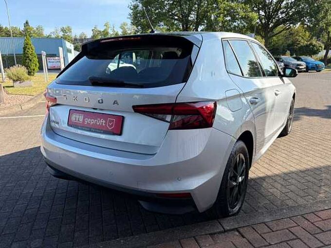 SKODA Fabia 1.0 TSI Young Edt. - SHZ, LED, BT, ...