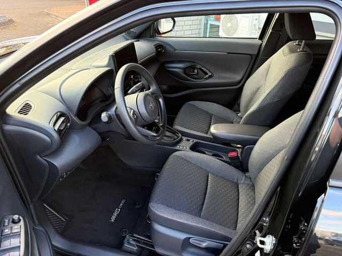 Toyota Yaris Cross ' Teamplayer ' 1.5 Hybrid - Navi, LED, SZ, LH, Alu