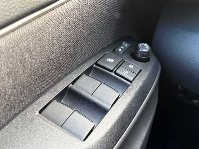 Toyota Yaris Cross ' Teamplayer ' 1.5 Hybrid - Navi, LED, SZ, LH, Alu
