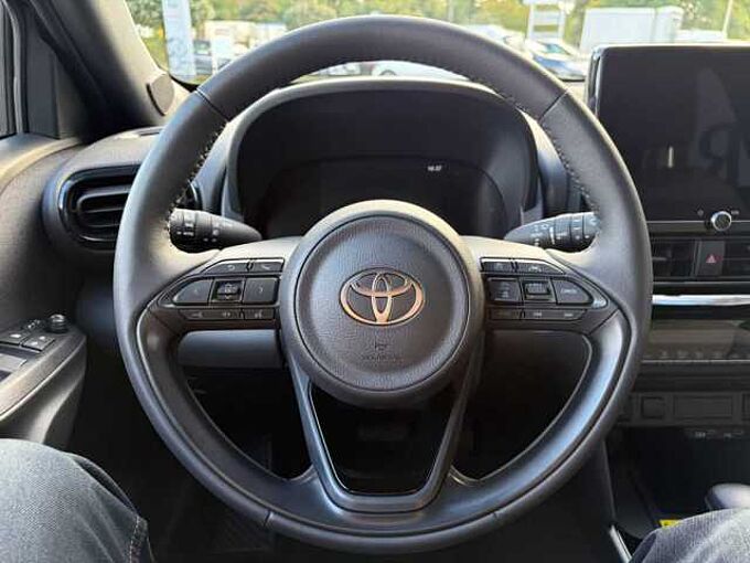 Toyota Yaris Cross ' Teamplayer ' 1.5 Hybrid - Navi, LED, SZ, LH, Alu
