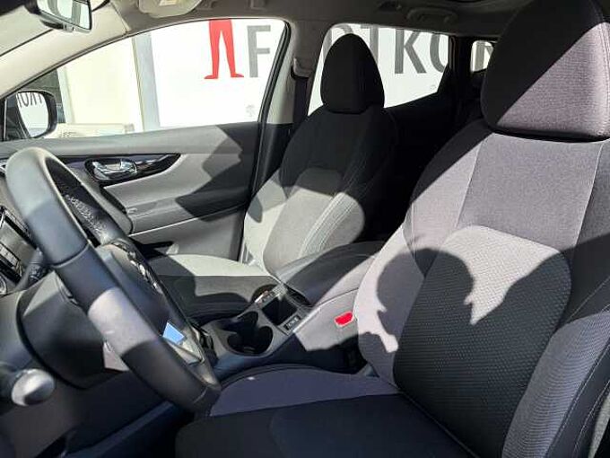 Nissan Qashqai 1.3 DIG-T DCT N-CONNECTA - Navi, Pano, PDC