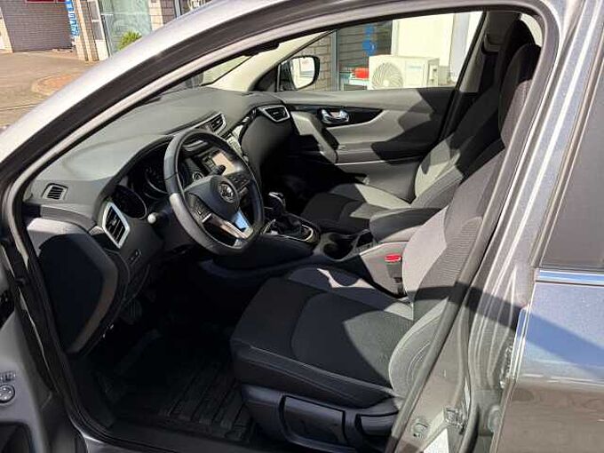 Nissan Qashqai 1.3 DIG-T DCT N-CONNECTA - Navi, Pano, PDC