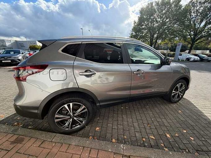 Nissan Qashqai 1.3 DIG-T DCT N-CONNECTA - Navi, Pano, PDC