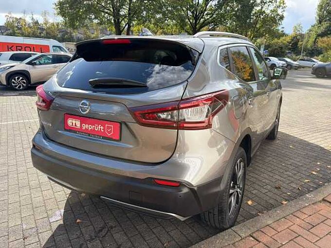 Nissan Qashqai 1.3 DIG-T DCT N-CONNECTA - Navi, Pano, PDC