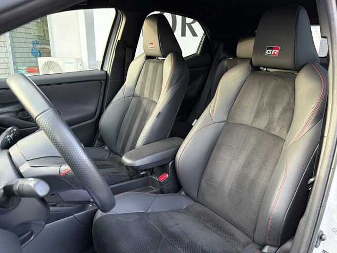 Toyota Yaris 1.5 Hybrid GR Sport - Navi., LED, HuD, SZ, ...