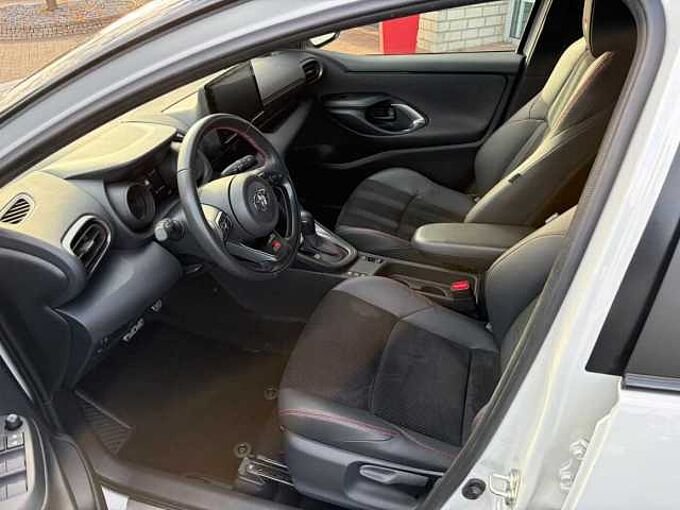 Toyota Yaris 1.5 Hybrid GR Sport - Navi., LED, HuD, SZ, ...
