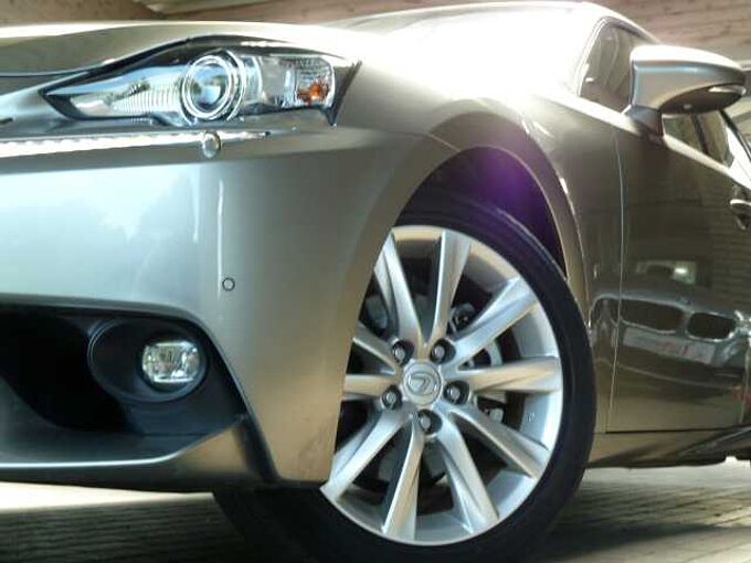 Lexus IS 300h Executive Line - Bi-Xenon, Navi, T.-Leder, PDC, Sitzhz., Alu, usw..
