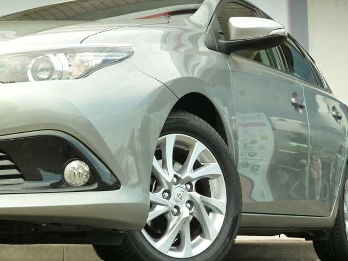 Toyota Auris 1,2 Turbo Edition S, Sitzhz., R-Cam, Tempom., Alu, el. Auß.-Spiegel u.v.m.