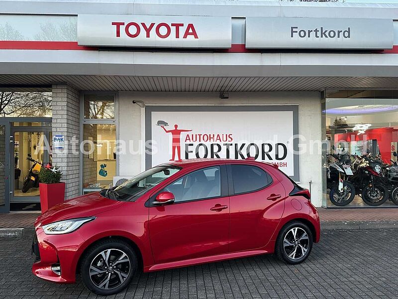 Toyota Yaris 1.5 Automatik Style Selection  - LED, Navi, SZ