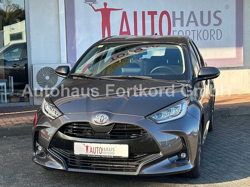 Toyota Yaris Team Deutschland 1.5 - NAVI, LED, SH, BT