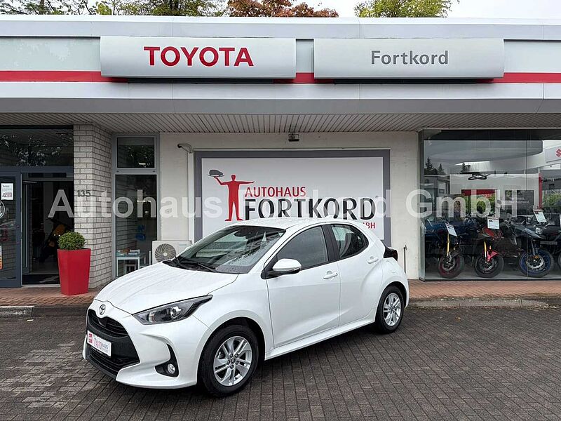 Toyota Yaris 1.5 Comfort - Navi, SHZ, LED, Kam. .. . sehr gepflegt !