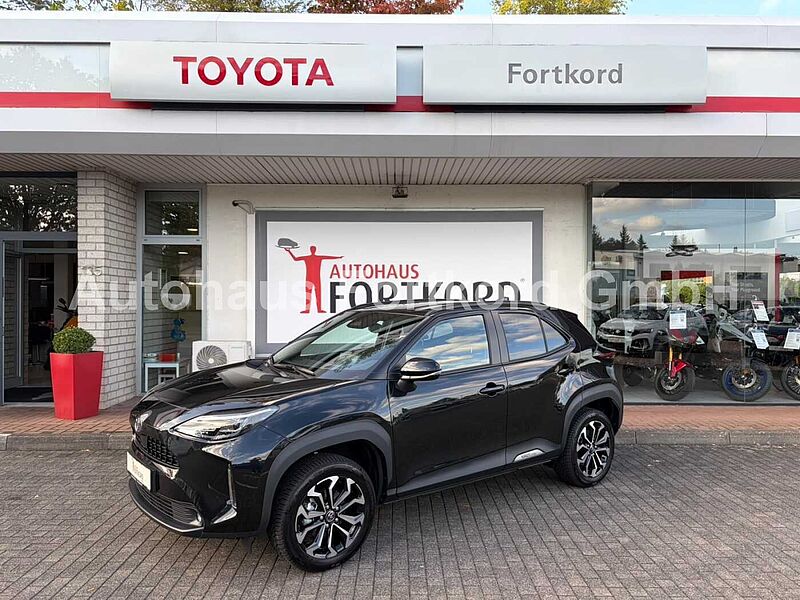 Toyota Yaris Cross ' Teamplayer ' 1.5 Hybrid - Navi, LED, SZ, LH, Alu
