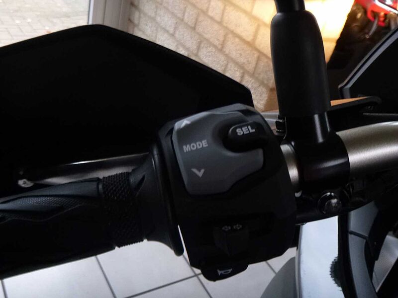 Suzuki DL 650XT -A2- Griffhzg. , Stuzbügel, Hauptständer. ..