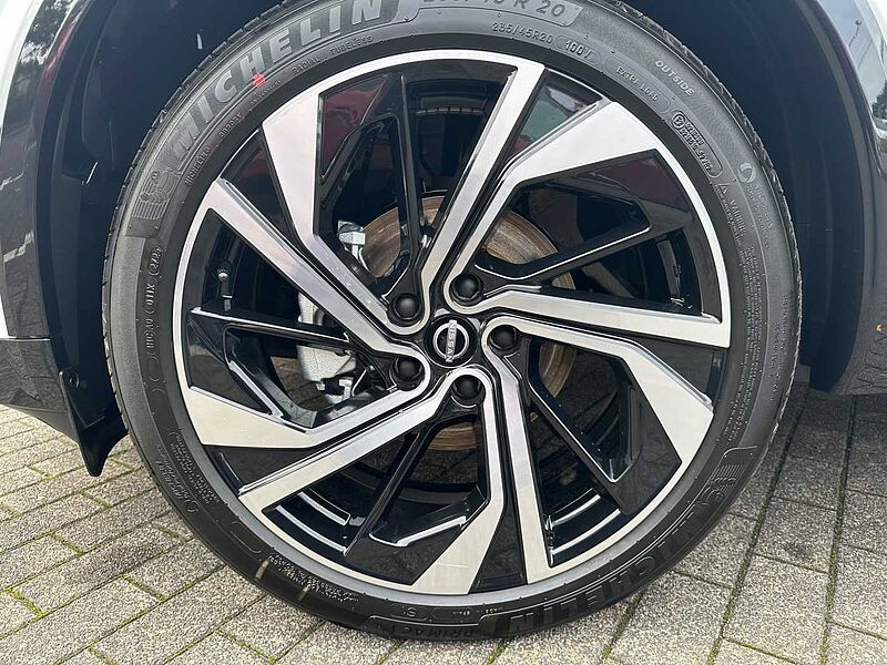 Nissan Qashqai 1.3 DIG-T MHEV Tekna+ XTronic - Pano, Bose, 20'