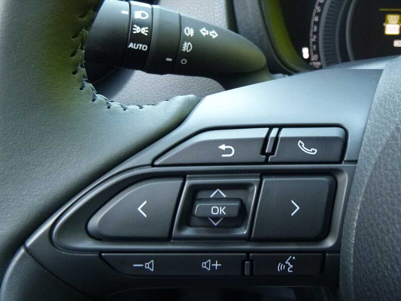 Toyota Aygo X Pulse Automatik - Navi, SZ, BT, Alu
