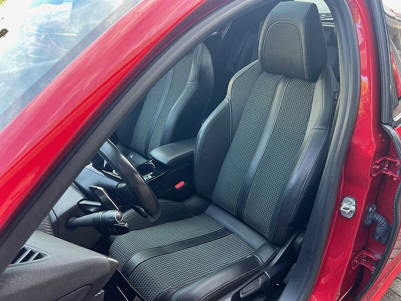 Peugeot 208 PureTech 1.2 GT Automatik - Navi, LED, PDC