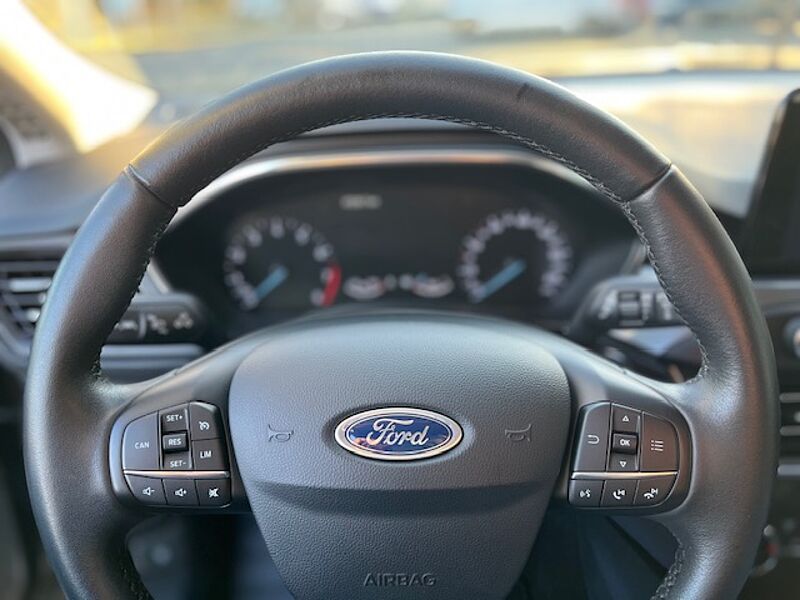 Ford Focus Active 1.0 EcoB. - 4türig,  ACTIVE - Navi, PDC, Alu, SZ