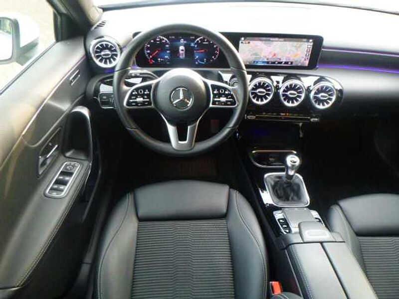 Mercedes-Benz A 200 - Navi, PDC, SHZ, Mult. B.-LED, Alu
