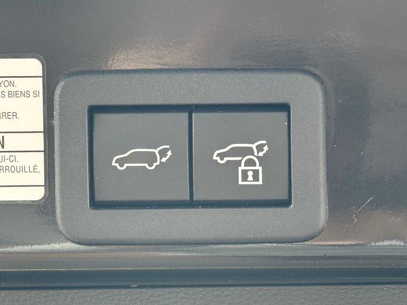 Toyota Yaris Cross 1.5 Hybrid Premiere Edition - AHK, 4x4, Leder, JBL, Navi, LED