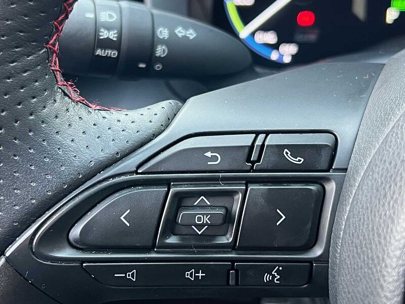 Toyota Yaris Cross 1.5 GR Sport Hybrid - LED, Navi, el. Heckkl. , SZ