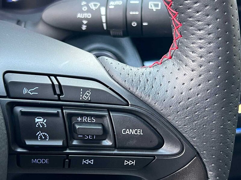 Toyota Yaris Cross 1.5 GR Sport Hybrid - LED, Navi, el. Heckkl. , SZ