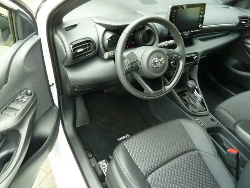 Toyota Yaris 1.5 Hyb. Style Sport- LED, SHZ, Navi