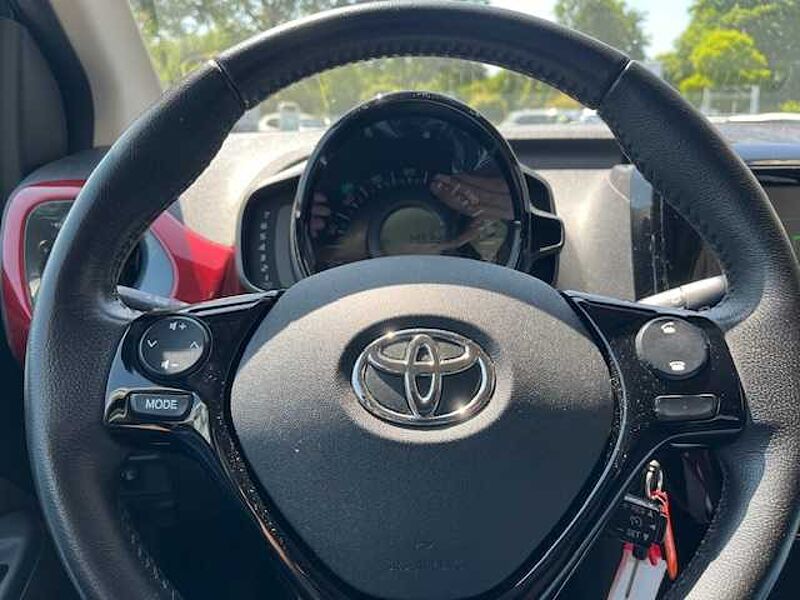 Toyota Aygo 5-Türer x-wave - Faltdach, Navi, AHK, LED, SZ, Klima