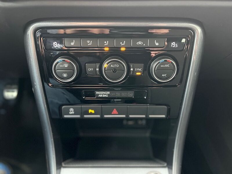 Volkswagen New Beetle Cabriolet 1.4 TSI Sound - Navi, PDC, Alu, Bi-Xenon, SZ