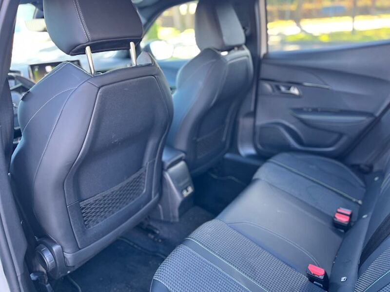 Peugeot 2008 PureTech 1.2 GT Automatik - Navi, LED, PDC, Kl, TL, BT