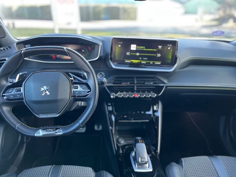 Peugeot 2008 PureTech 1.2 GT Automatik - Navi, LED, PDC, Kl, TL, BT